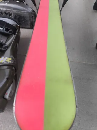 Equipo de esquí: botas y esquís