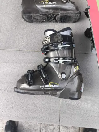 Equipo de esquí: botas y esquís