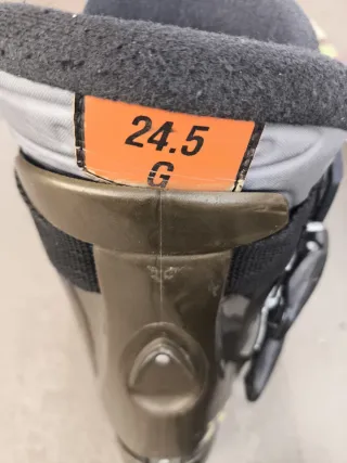 Equipo de esquí: botas y esquís