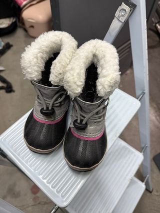 Botas Invierno Niña Negras y Rosas edad 4 años