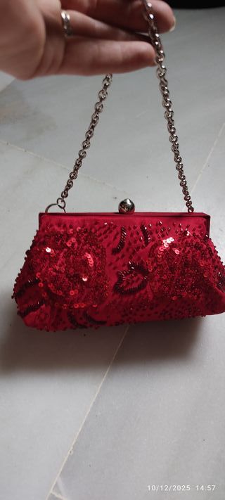 Bolso de fiesta rojo con pedrería