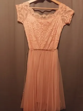 Vestido rosa con flores moradas