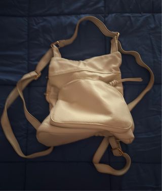 Bolso canguro beige