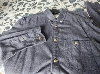 Camisa de franela azul oscuro