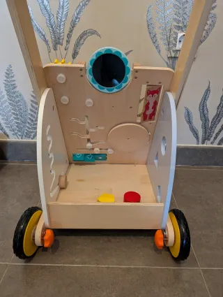 Andador de madera para bebés