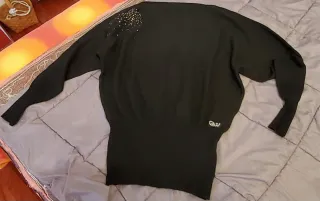 Maglia nera con strass