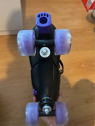 Patines 4 ruedas negros y morados