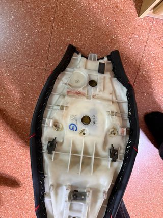 Asiento Kawasaki ER6N 2006-2009 Negro/Rojo