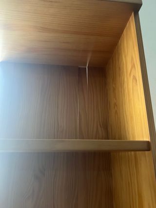 Estantería de pie de madera