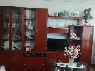 Mueble de salón madera y cristal