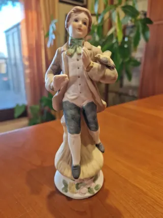 Statuina ceramica ragazzo con uccellino