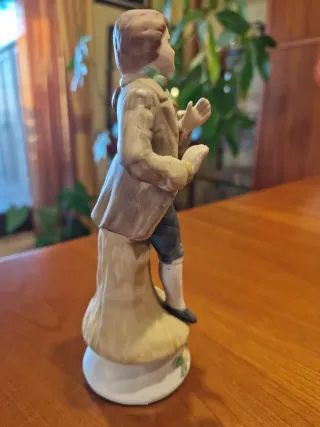 Statuina ceramica ragazzo con uccellino