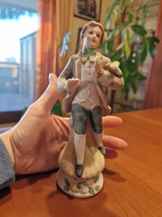 Statuina ceramica ragazzo con uccellino