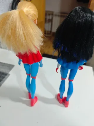 Muñecas Wonder Woman y Supergirl