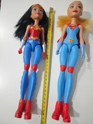 Muñecas Wonder Woman y Supergirl