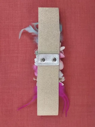 Cinturón elástico dorado con flores
