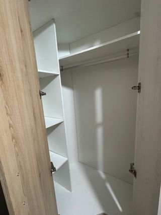 Habitación: cama nido, 2 armarios y escritorio
