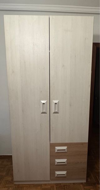 Habitación: cama nido, 2 armarios y escritorio