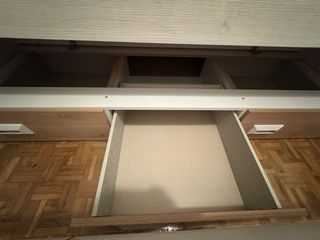 Habitación: cama nido, 2 armarios y escritorio