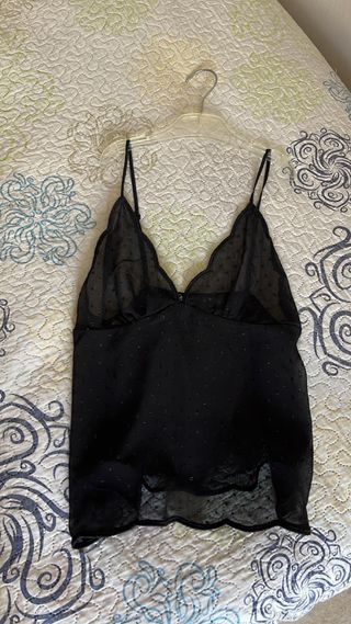 Top negro brillos de tirantes ajustables (Zara)