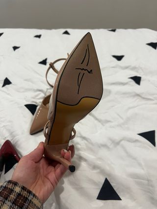 Elegantes tacones nude