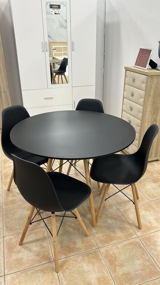 Mesa redonda negra con 4 sillas ¡NUEVAS!