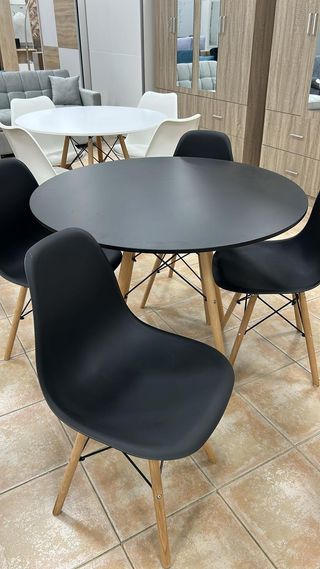 Mesa redonda negra con 4 sillas ¡NUEVAS!