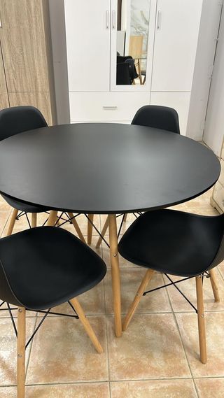Mesa redonda negra con 4 sillas ¡NUEVAS!