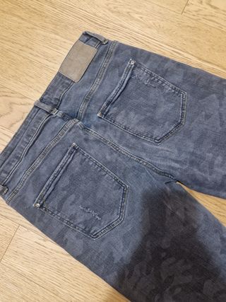 Jeans Zara camouflage grigio militare strappati t