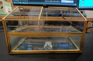 Organizer trucchi in vetro dorato