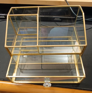 Organizer trucchi in vetro dorato