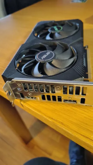 Tarjeta Gráfica AMD Radeon RX 6500 T 4GB