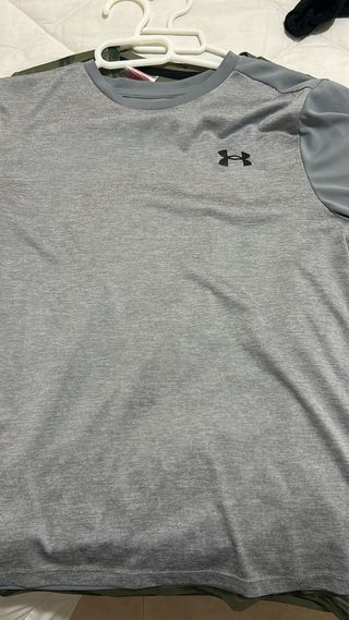 Camiseta Under Armour gris