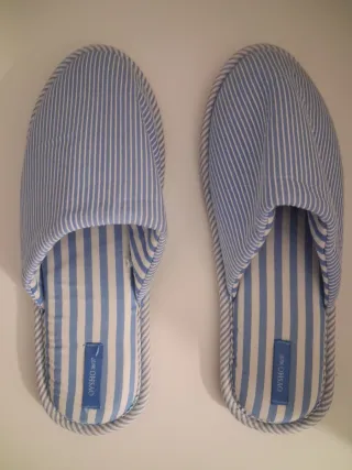 Zapatillas Casa Oysho Rayas celeste/blanco 36/37