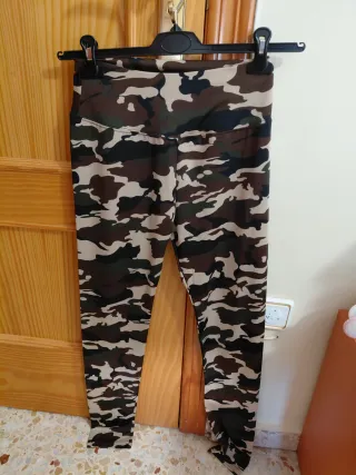 Sudadera polar con estampado geométrico