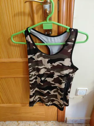 Sudadera polar con estampado geométrico