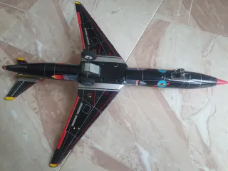 Avión Rico Saeta Negra Metal Antiguo