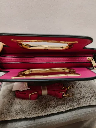 Borsa fucsia con tracolla nuova con cartellino