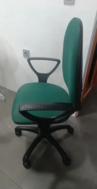 Silla de escritorio ergonómica verde