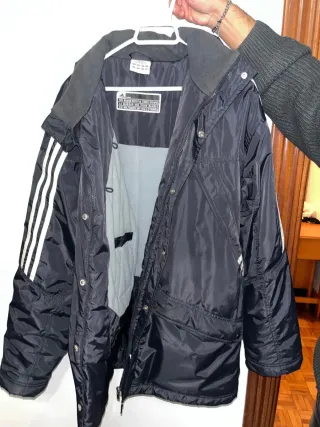 Chaqueta Adidas Negra con Rayas Blancas