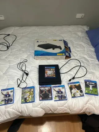 Play estantion 4 pro, y la otra slim .Son dos