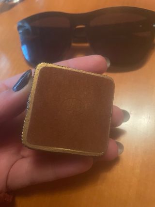 Cajita metálica decorada con pedrería