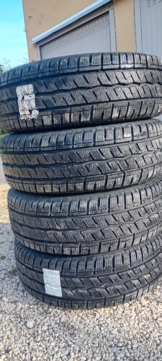 Hankook Winter i*cept 215/65 R16 C
