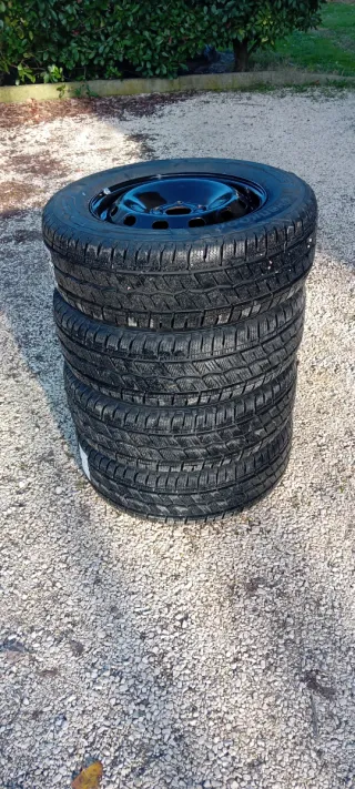 Hankook Winter i*cept 215/65 R16 C