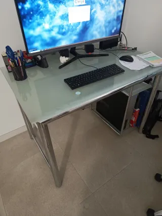 Mesa de estudio cristal y metal