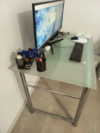 Mesa de estudio cristal y metal