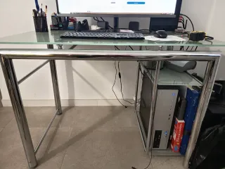 Mesa de estudio cristal y metal