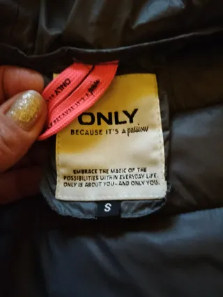 Piumino 100 gr marca Only nero, taglia S