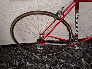Bicicleta carretera Zeus clásica