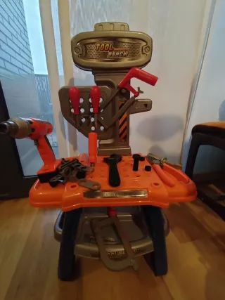 Mesa de herramientas de juguete